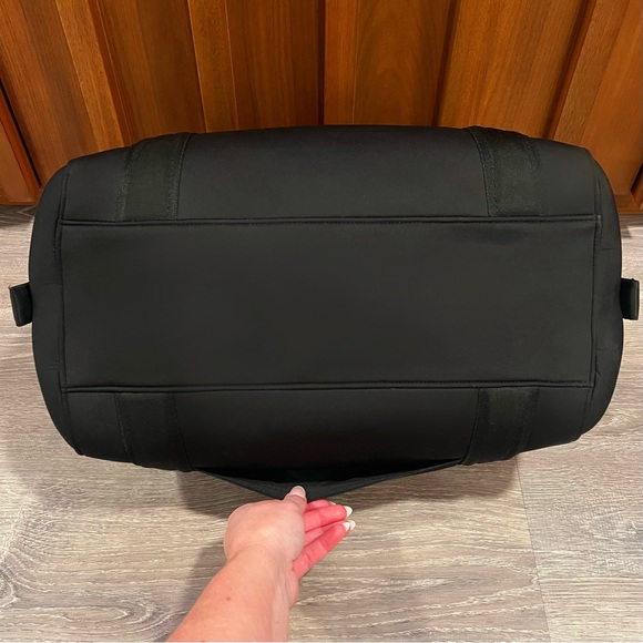 SOLD DAGNE DOVER Large Black Landon Neoprene Carryall Travel Bag EUC! - Picture 9 of 15